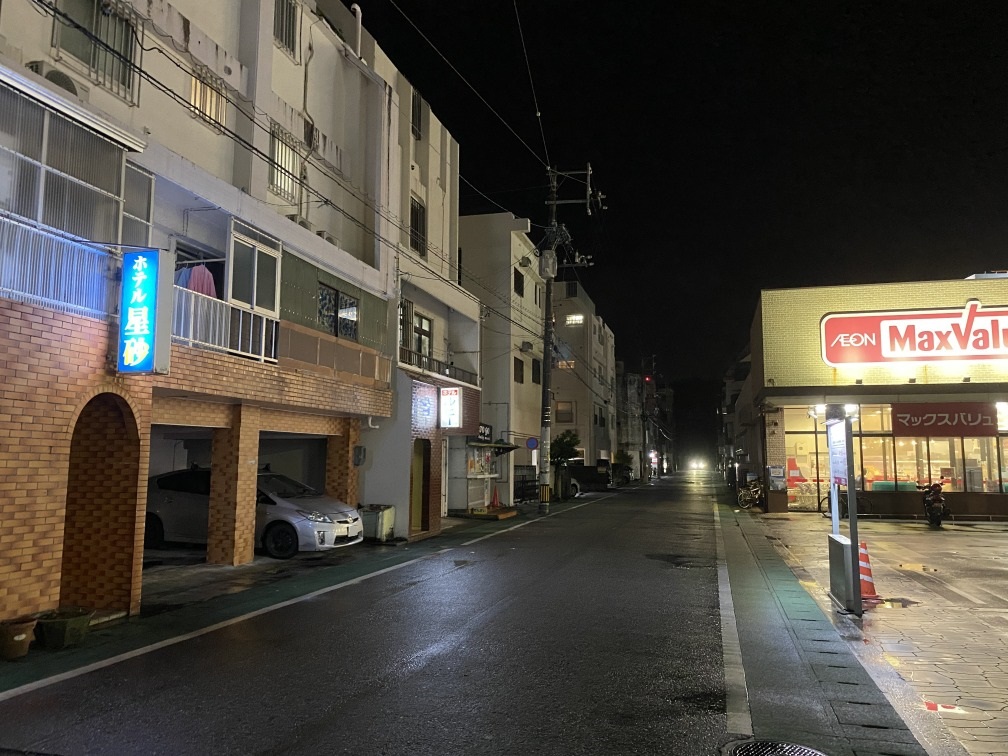 マックスバリュ若狭店前のホテルルビーとホテル星砂 2026年5月撮影